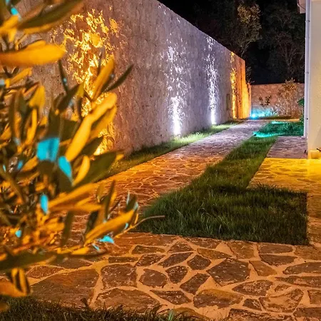 Villa Savaya 2 *